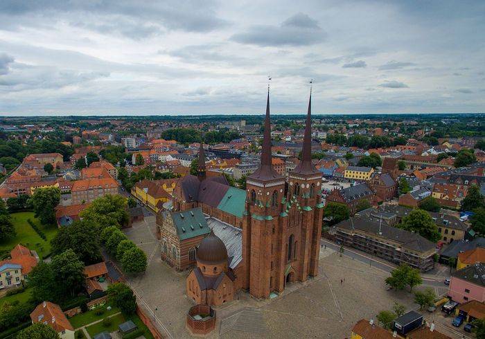 1280px-Roskilde_Cathedral_aerial.jpg