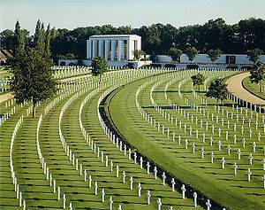 300px-Cambridge_American_Cemetery_and_Memorial.jpg