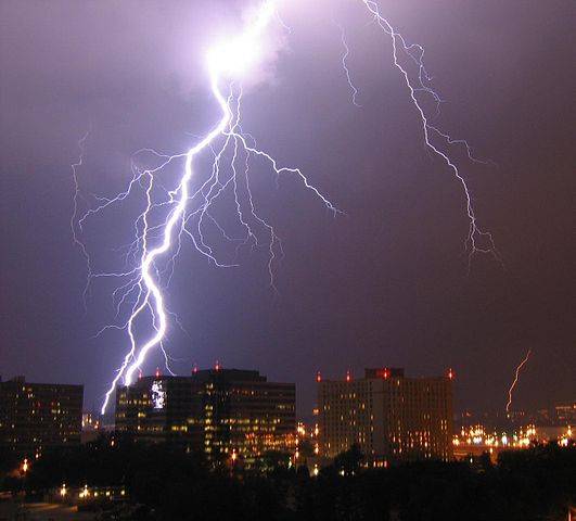 531px-Lightning_in_Arlington.jpg