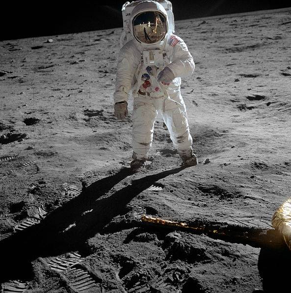 593px-Aldrin_Apollo_11_original.jpg