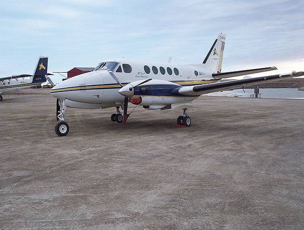 600px-C-GSYN_Adlair_Aviation_Ltd_Beechcraft_King_Air_100_%28BE10%29_03.JPG