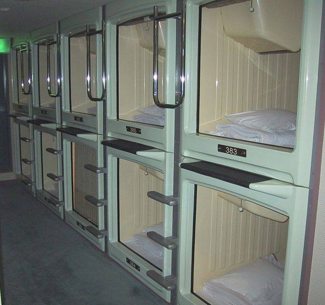 638px-CapsuleHotel.jpg