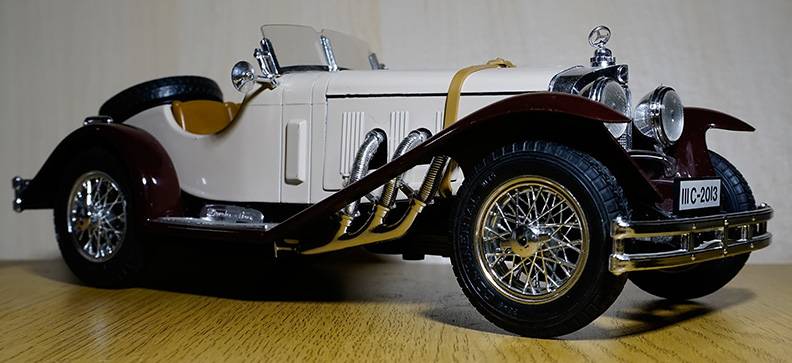 9 - Mercedes Benz SSK 1928 (Burago).jpg