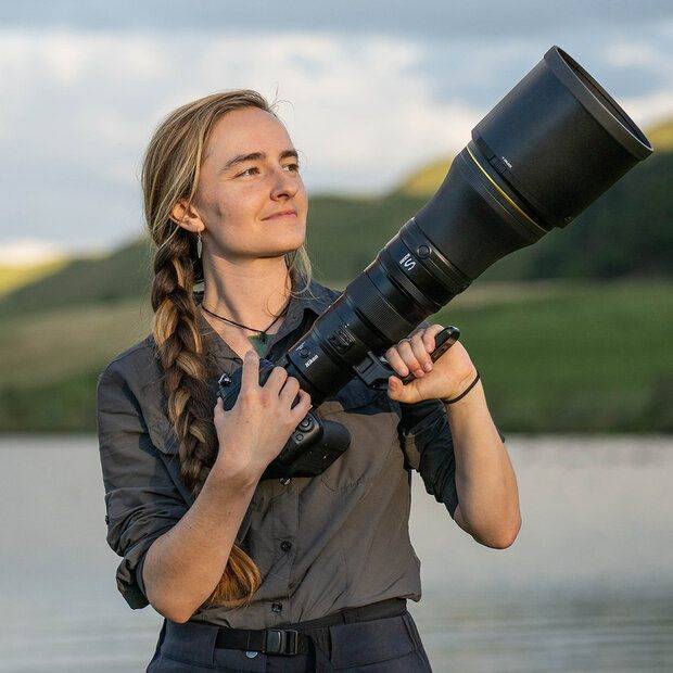 Girl and lens 1 (NIKKOR Z 800mm f6.3 VR S).jpg