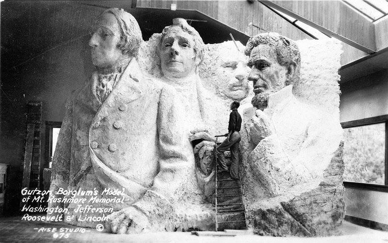 -Gutzon_Borglum%27s_model_of_Mt._Rushmore_memorial.jpg