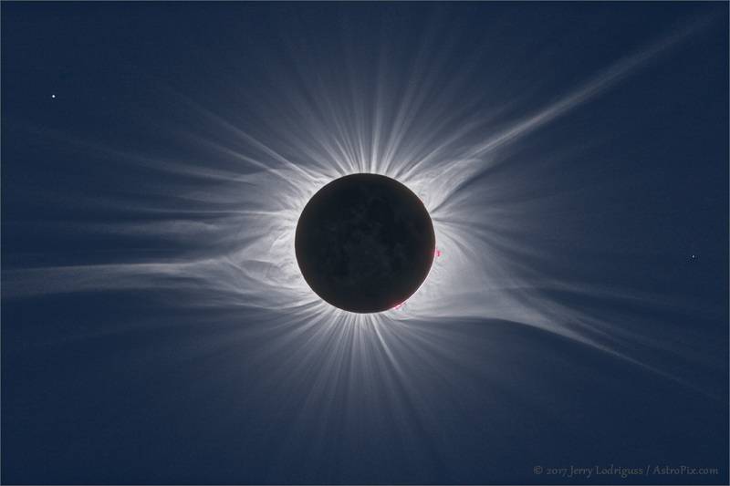 Lodriguss_2017_Total_Solar_Eclipse_HDR_Corona.jpg