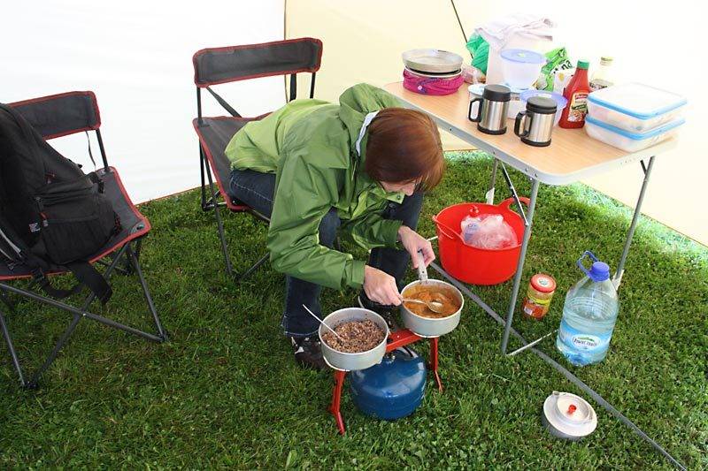 marcin_preparing_food.jpg