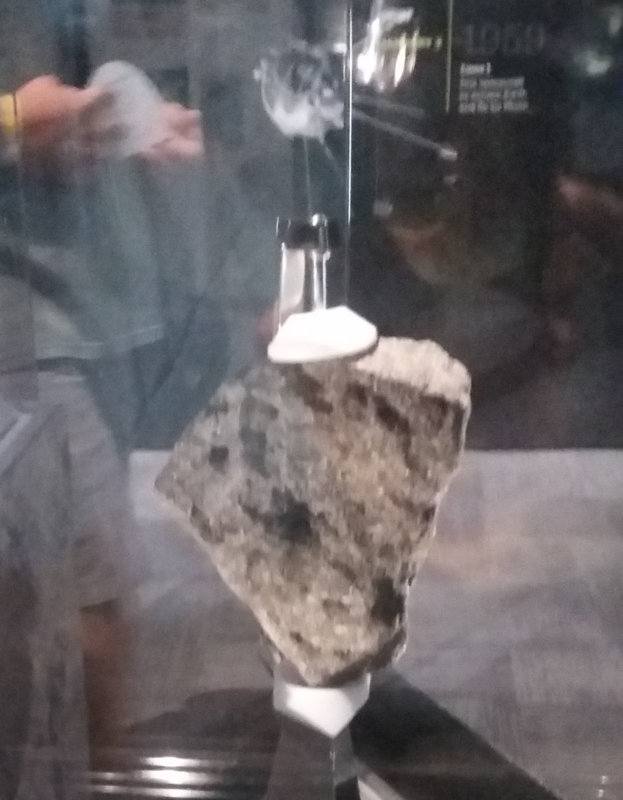 Moon_rock.jpg