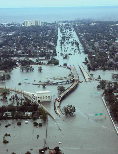 uscg_new_orleans_under_water2005082.jpg